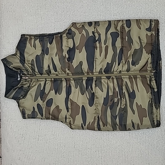 Revolution Kids Lightweight Camo Puffer Vest Jacket in Green/Gray/Black - Picture 4 of 17